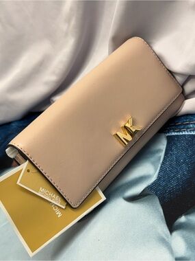 (new+tag) Michael Kors Large Leather Pink Wallet Clutch Gold MK Turnlock Logo